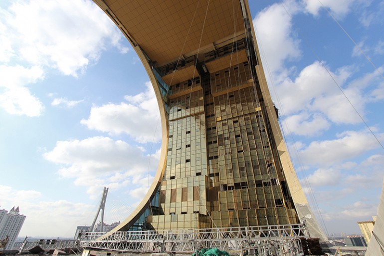 Doughnut shaped Guangzhou Circle Mansion in China reflects ‘8’ in water