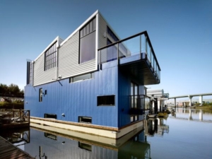 $400,000 houseboat built atop a solid concrete barge $400,000 houseboat built atop a solid concrete barge