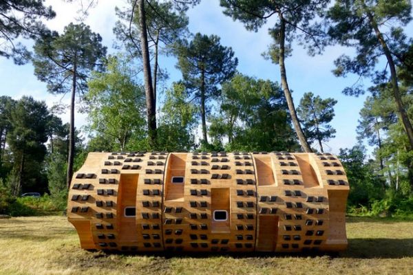 Home away from home: Le Tronc Creux outdoor shelter by Bruit Du Frigo