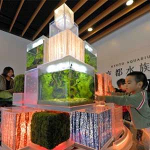 Living Christmas tree - Life Tree made up of aquariums, LEDs and water