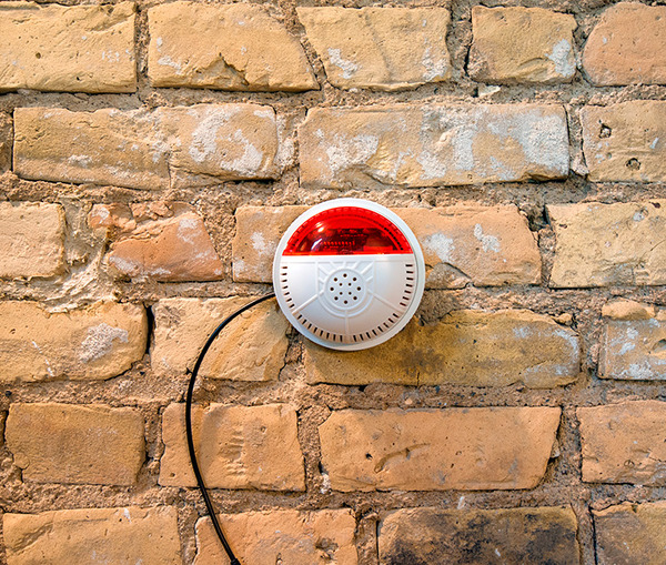 Smartphone-controlled Fortezz Siren Strobe Alarm to keep burglars away