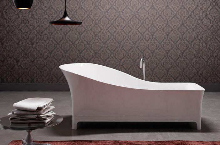 Elegant white gloss MineraLite bath tub by Meneghello Paolelli Associati