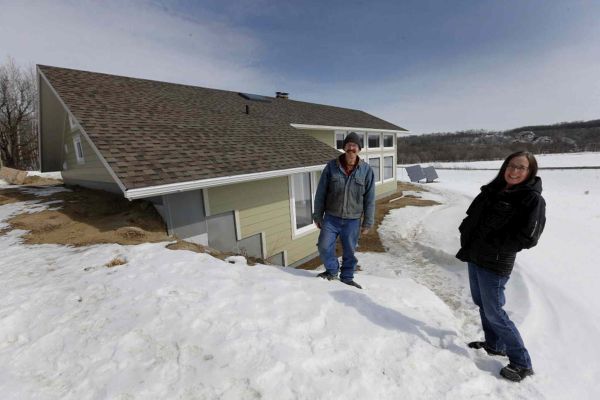 Couple builds self-sufficient solar-powered home in Manitoba, Canada