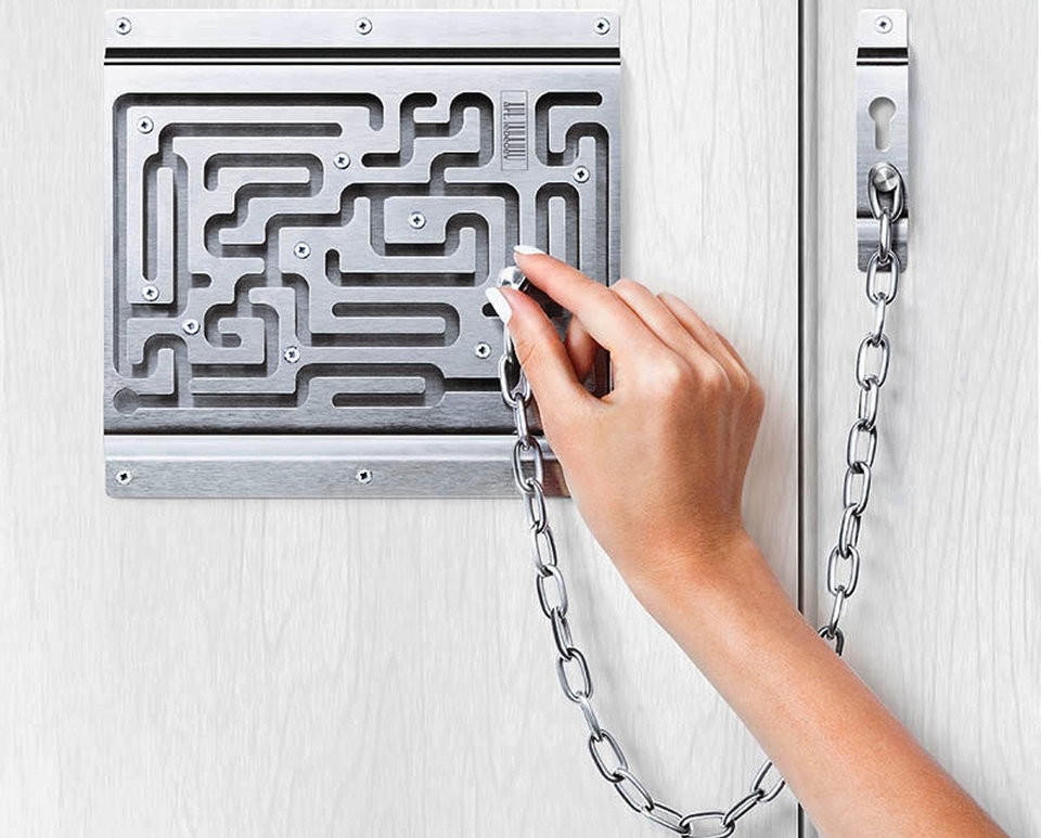 Solve Puzzling Defendius Labyrinth To Open Door Chain Lock