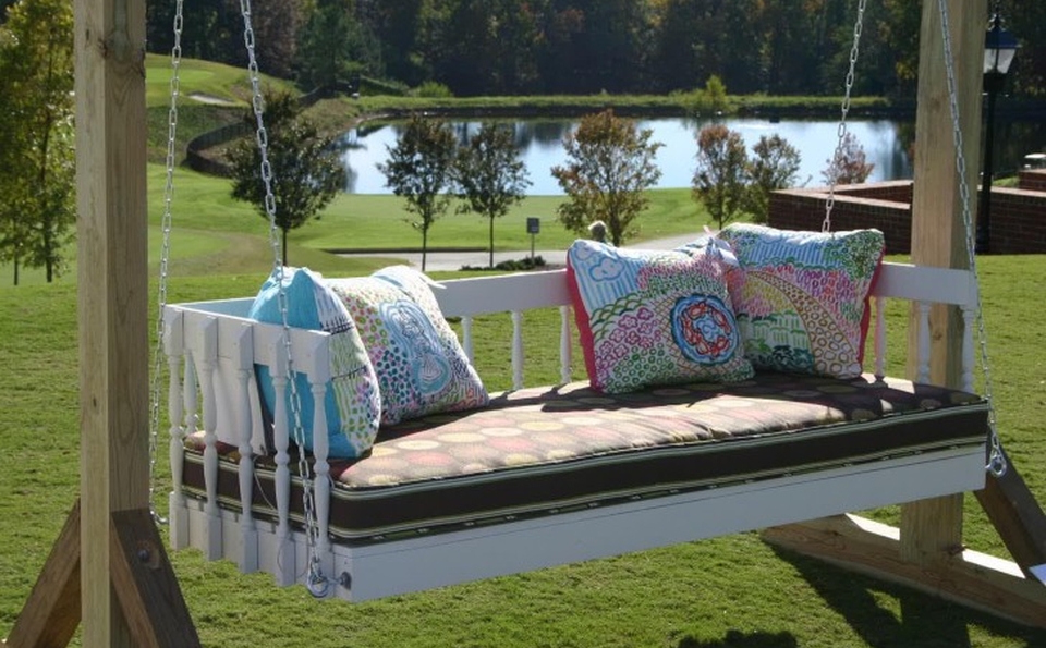 Outdoor Floating Bed 12 diy swing bed ideas to enjoy floating in mid-air - homecrux Outdoor Floating Bed 12 diy swing bed ideas to enjoy floating in mid-air - homecrux