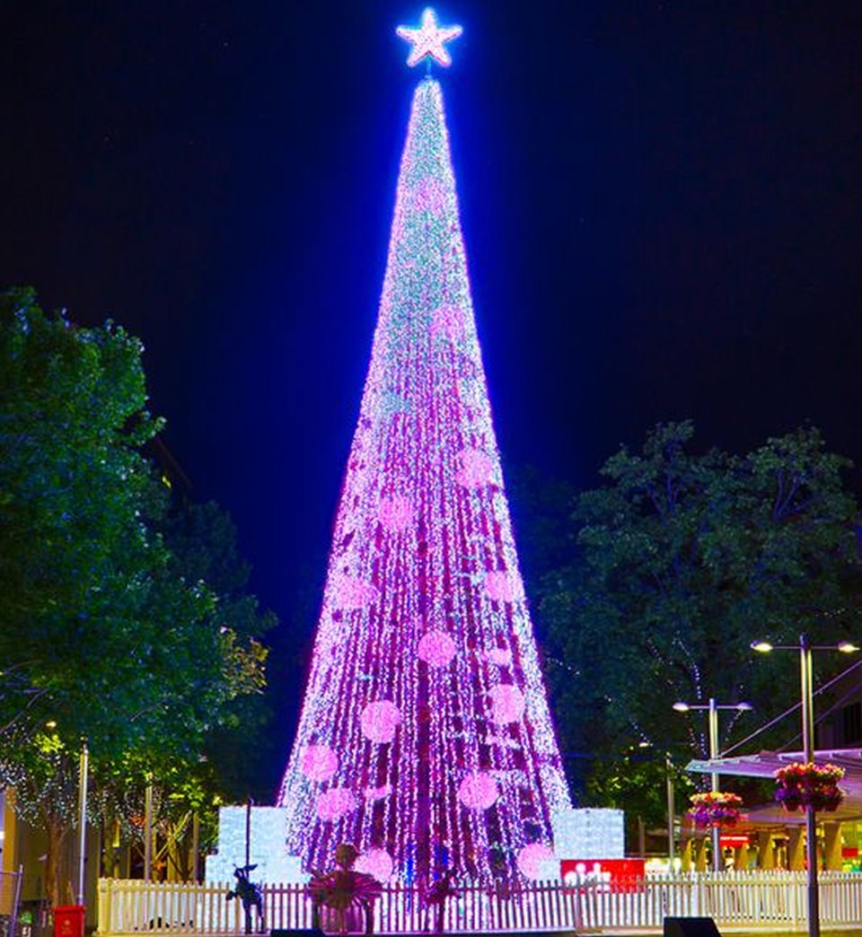 world s largest christmas lights display makes way into world s largest christmas lights display makes way into