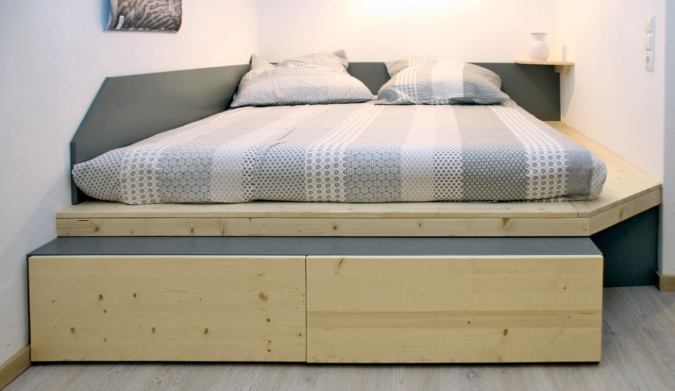 Davide Mezzasalma S Cozy Bed With Hidden Drawers Underneath Homecrux