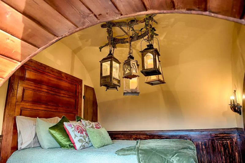 Sufficient interiors for two persons