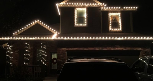 DIY Lighted Window Frames Are Great For Christmas Decor - DIY Lighted Window Frames Are Great For Christmas Decor