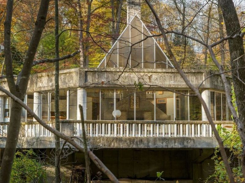 christmas-tree-house-in-connecticut