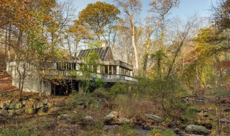 christmas-tree-house-in-connecticut
