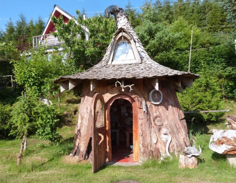 Real Life Hobbit House Built Out Of A Single Tree Trunk