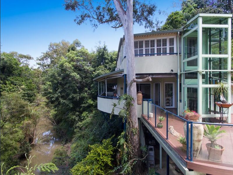 A quirky treehouse by the Brisbane River has builtin lift