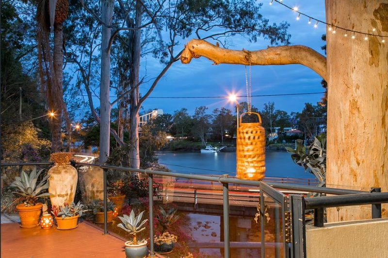 A quirky treehouse by the Brisbane River has builtin lift