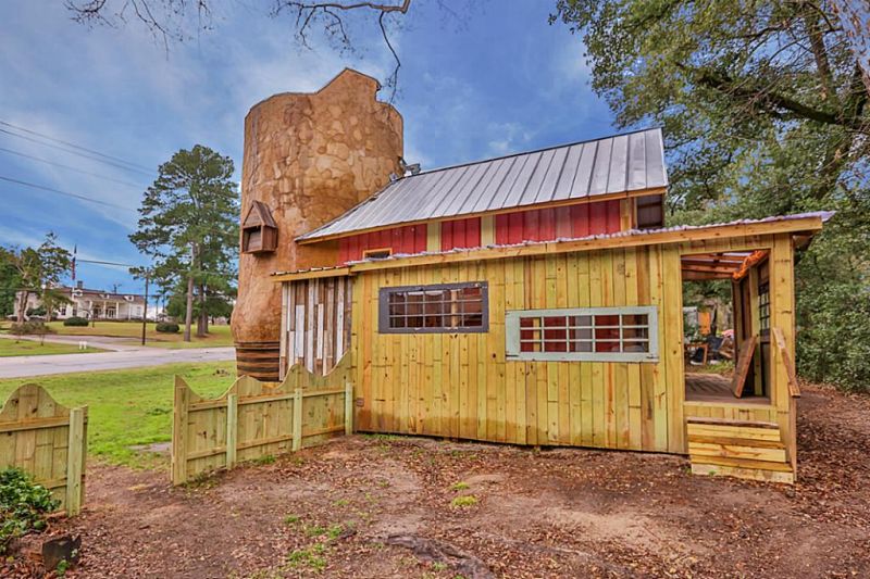 Cowboy Boot House is an unusual piece of architecture