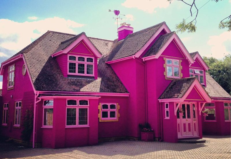 Pink Barbie House Styled Dream Mansion In Es Is Up On Airbnb