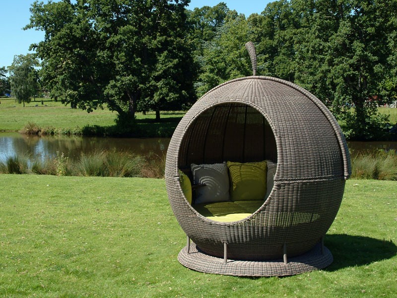 30 unique daybeds to find comfort and peace under the sun