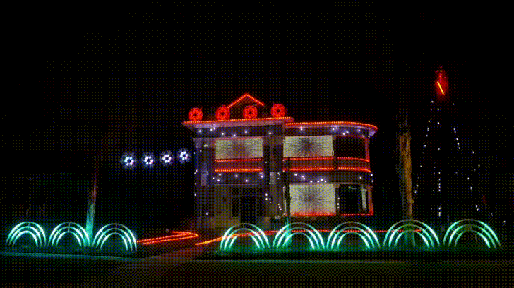 Man Builds Star Wars-themed Musical Holiday Light Display - Man Builds Star Wars-themed Musical Holiday Light Display