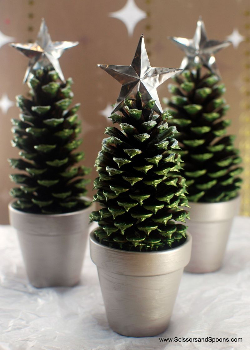 Pine cone Christmas tree