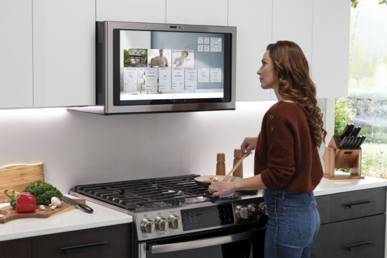 GE Kitchen Hub Smart Range Hood with 27inch Display at CES 2019
