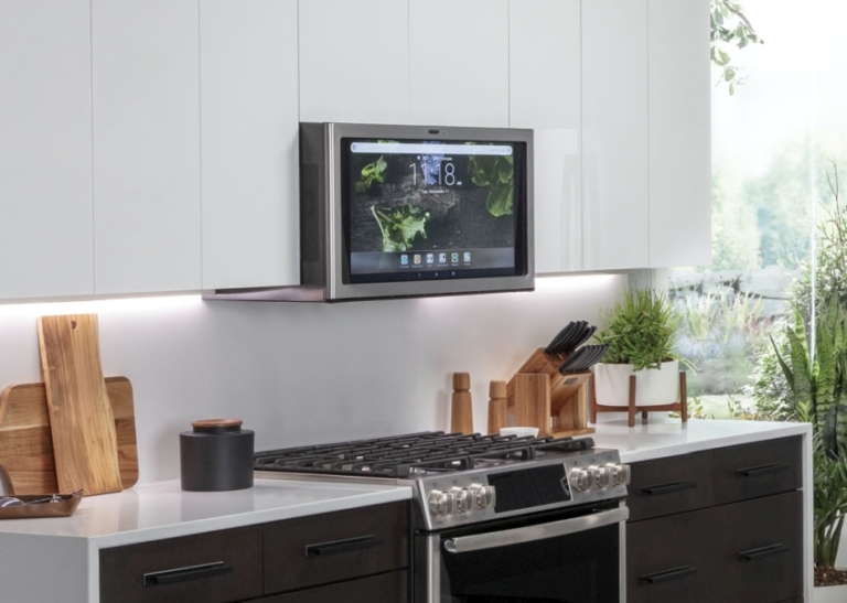 GE Kitchen Hub Smart Range Hood with 27inch Display at CES 2019