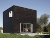 a-minimalist-monolithic-house-1