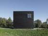 a-minimalist-monolithic-house-2