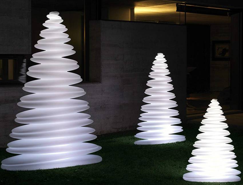 Chrismy Christmas Tree by Teresa Sapey for Vondom