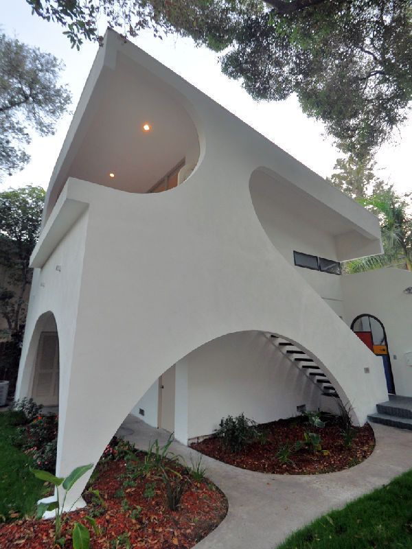 Richard Neutra designed 3-bedroom triplex