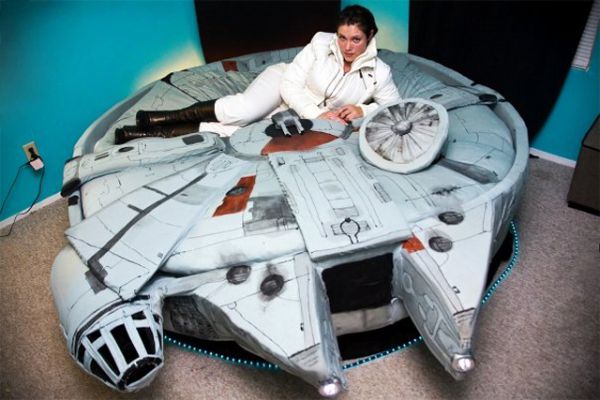 Millennium Falcon bed