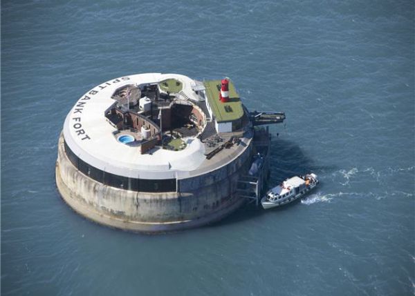 Spitbank Fort sea hotel