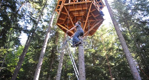 Ethan Schlussler's bike powered elevator