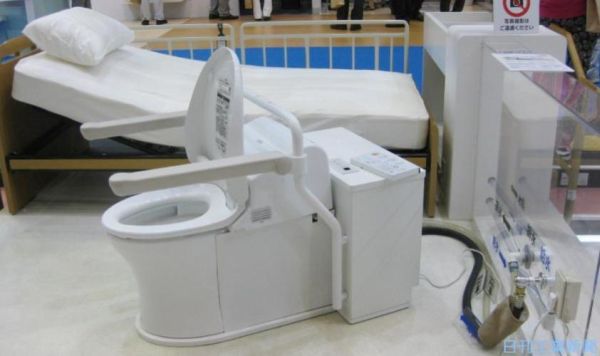 TOTO's movable flush toilet