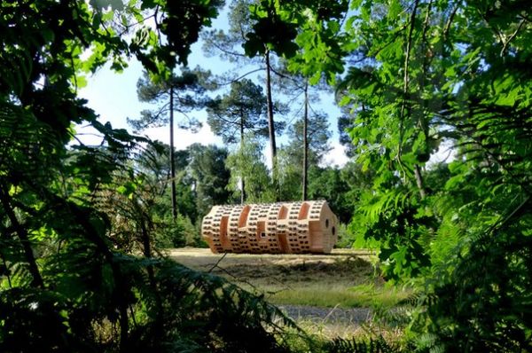 Le Tronc Creux outdoor shelter by Bruit Du Frigo 