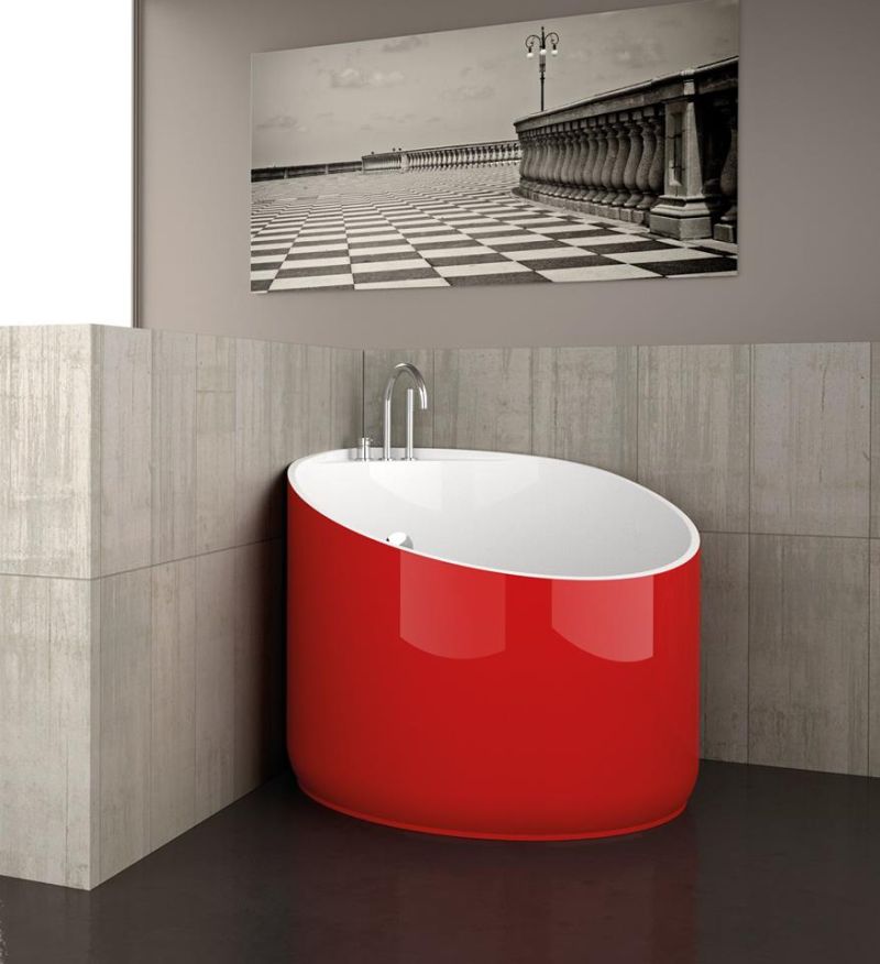 Mini Bathtub for small bathrooms by Glass Design
