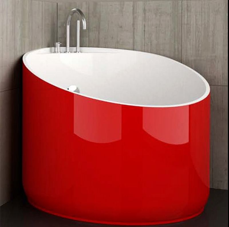 Mini Bathtub for small bath spaces by Glass Design
