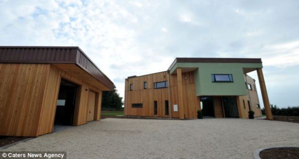 UK's first fully solar powered home 