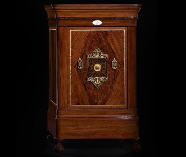 Doettling's Legends safes