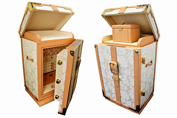 Doettling Luxury jewelry case with integrated GPS tracker