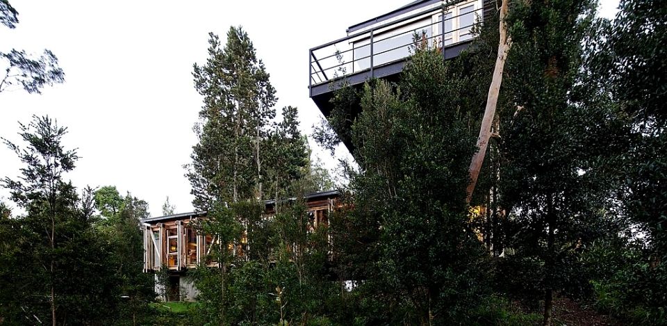 Chilean Bridge House by Aranguiz-Bunster Arquitectos
