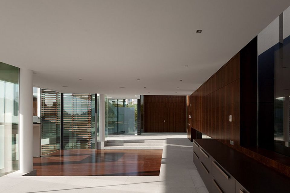 Mansion in Vale Do Lobo Golf Course by Arqui+