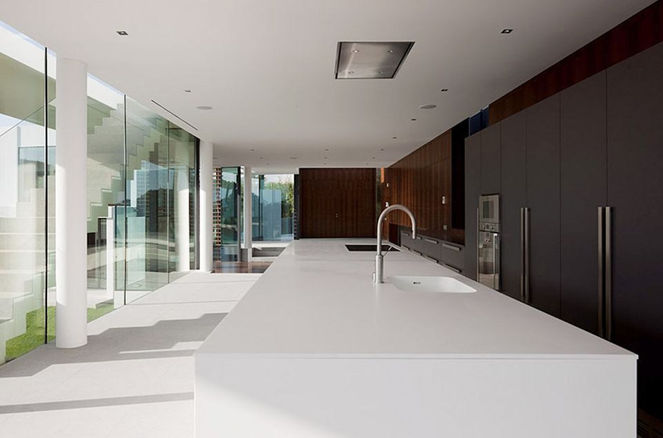 Mansion in Vale Do Lobo Golf Course by Arqui+