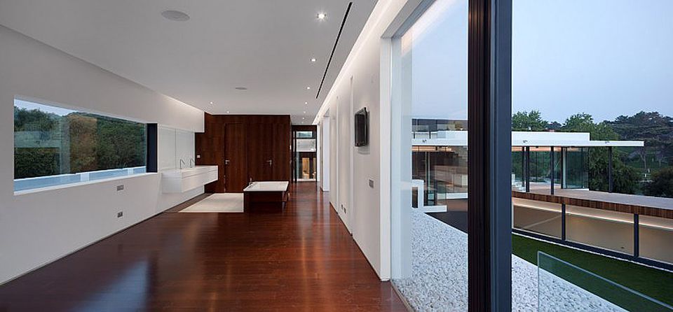 Mansion in Vale Do Lobo Golf Course by Arqui+