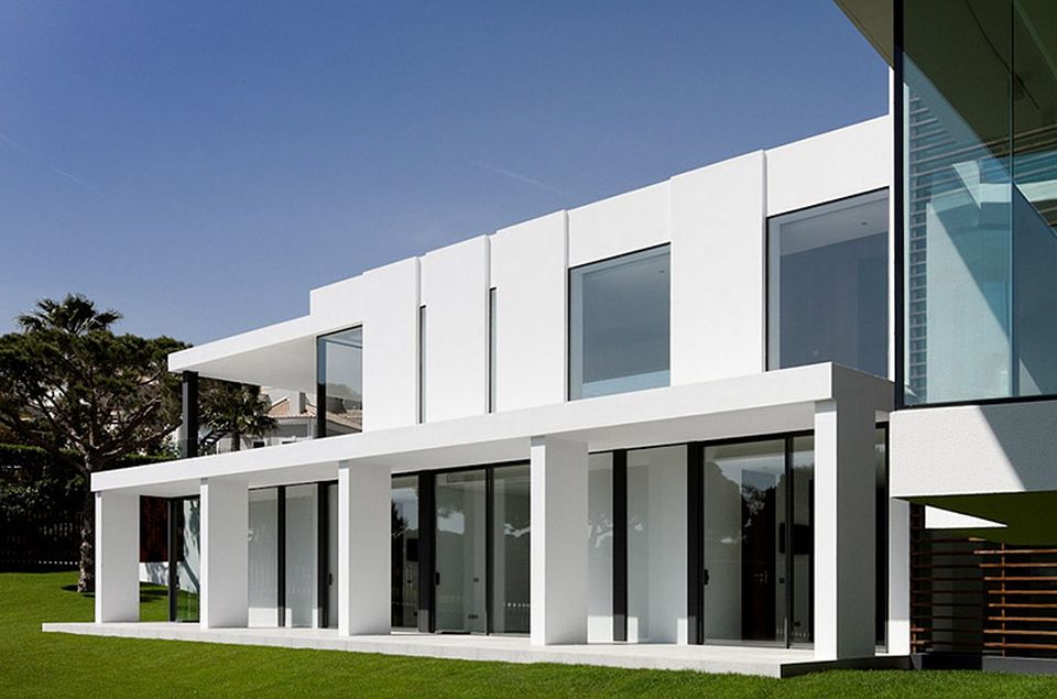 Mansion in Vale Do Lobo Golf Course by Arqui+
