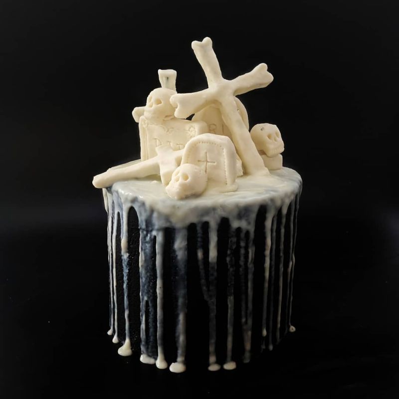 bones cake for Halloween