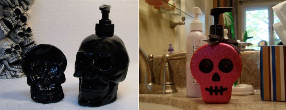 Halloween-themed bathroom décor