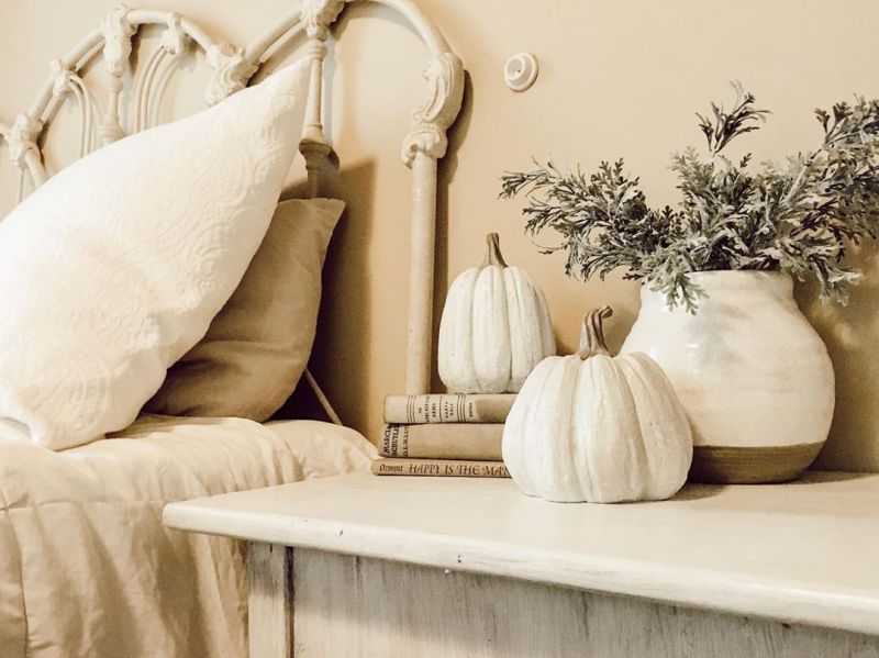 Decorating bedroom with pumpkins for Halloween