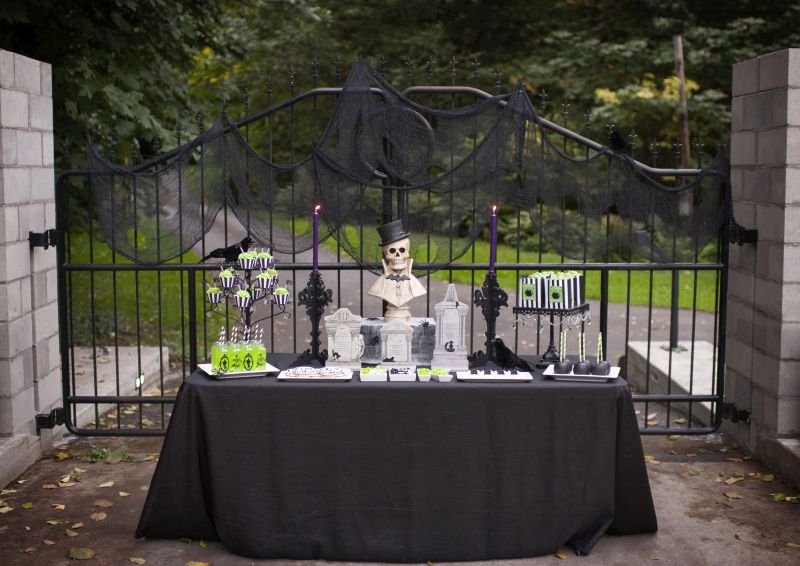 Front gate halloween decoration_31