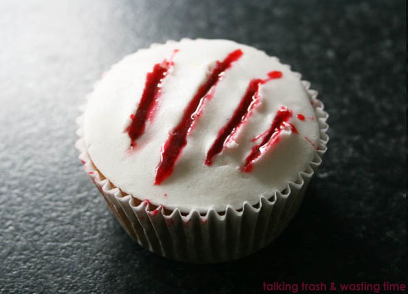 Halloween claw cupcakes