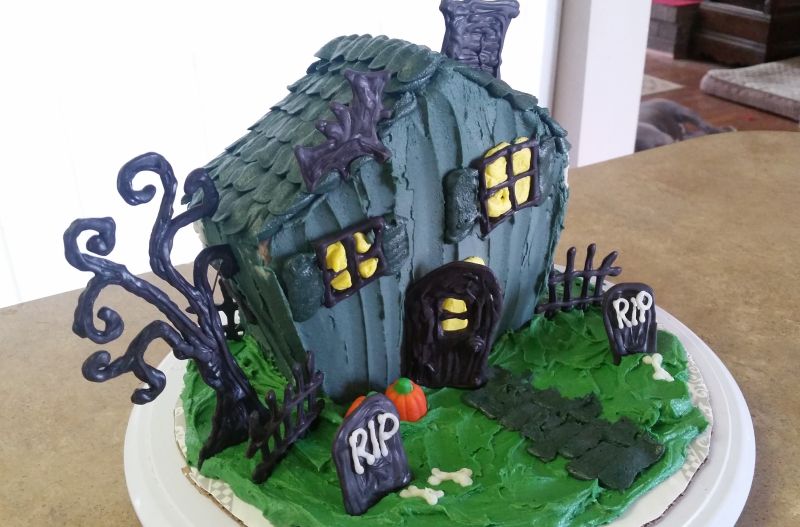 Haunted gingerbread house cake for Halloween